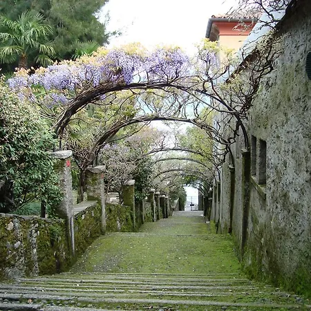Gli Oleandri Bed & Breakfast *