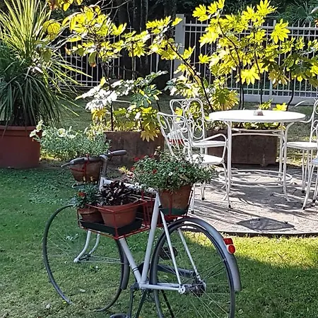 Oda ve Kahvaltı Gli Oleandri Stresa